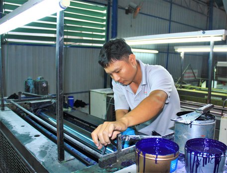 Công ty CP In Nguyễn Văn Thảnh cũng xoay trở nhiều cách tiết kiệm điện.