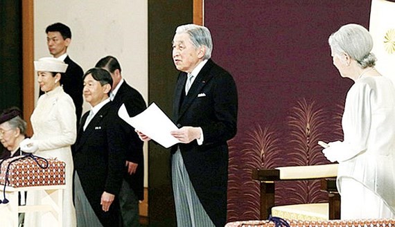 Nhật hoàng Akihito và Hoàng hậu Michiko trong nghi lễ thoái vị ngày 30/4