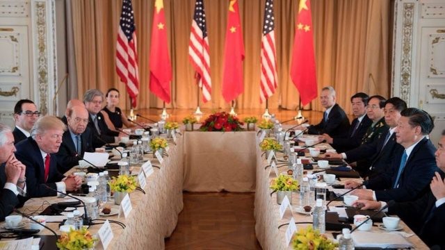 Tổng thống Mỹ Donald Trump và Chủ tịch Trung Quốc Tập Cận Bình cùng phái đoàn đàm phán 2 bên trong cuộc họp cuối tháng 11/2018 tại Buenos Aires, Argentina. Ảnh: The Hill