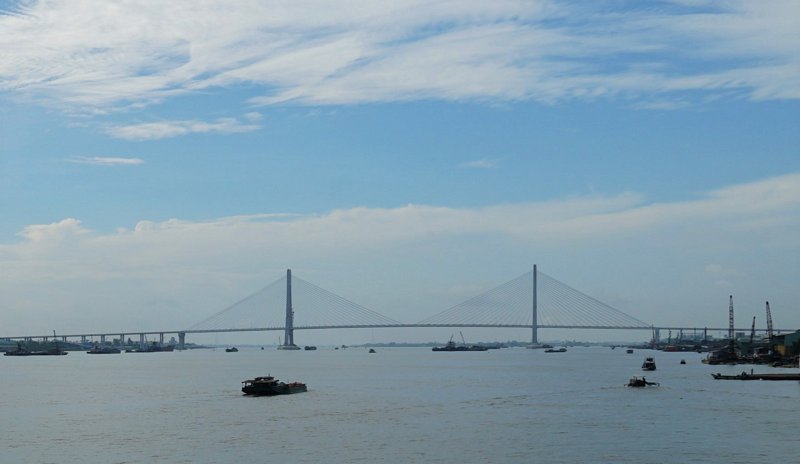 Cầu Vàm Cống (phần cầu chính và cầu dẫn) là cây cầu thứ 2 sau cầu Cần Thơ bắt qua sông Hậu thuộc địa phận huyện Lấp Vò, tỉnh Đồng Tháp và quận Thốt Nốt, TP Cần Thơ