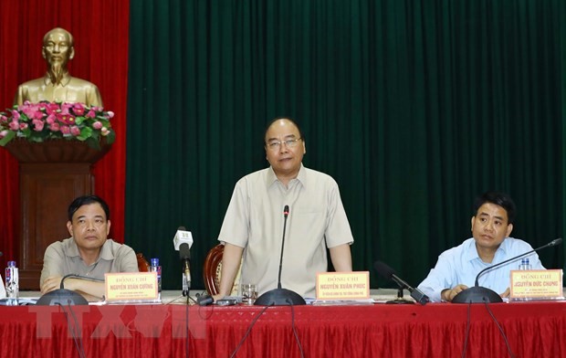 Thủ tướng Nguyễn Xuân Phúc phát biểu tại buổi làm việc với lãnh đạo thành phố Hà Nội tại huyện Đông Anh. (Ảnh: Thống Nhất/TTXVN)
