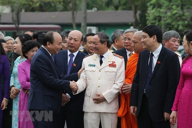 Thủ tướng Nguyễn Xuân Phúc và các vị đại biểu Quốc hội trước giờ khai mạc kỳ họp thứ 7, Quốc hội khóa XIV. (Ảnh: TTXVN)