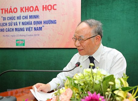 Giáo sư-tiến sỹ Hoàng Chí Bảo phát biểu tại hội thảo. (Ảnh: TTXVN)