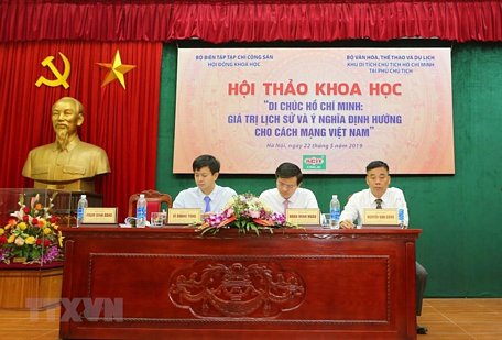 Hội thảo tổ chức nhân kỷ niệm 129 năm Ngày sinh Chủ tịch Hồ Chí Minh và 50 năm thực hiện Di chúc của Người. (Ảnh: TTXVN)