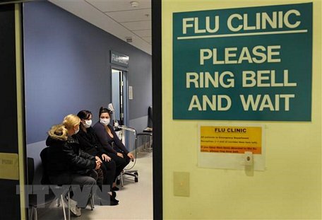 Bệnh nhân nhiễm cúm chờ khám bệnh tại bệnh viện Austin ở Melbourne, Australia. (Ảnh: AFP/TTXVN)