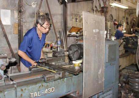 Nhiều sản phẩm cơ khí đòi hỏi cần có thợ lành nghề và trang thiết bị hiện đại.