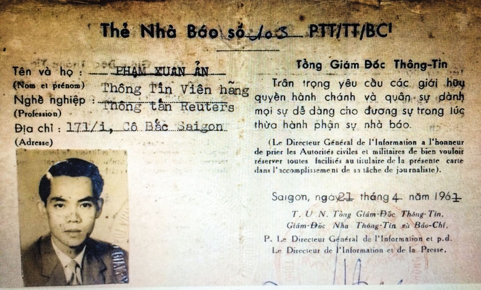 Thẻ nhà báo của Phạm Xuân Ẩn. Ảnh chụp lại từ ảnh tư liệu