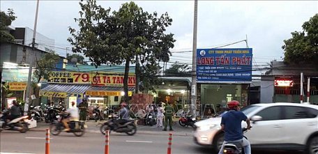  Lực lượng công an khám xét nơi ở và công ty ông Nguyễn Tấn Lương ngày 20/6.