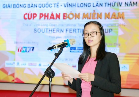 Bà Lê Thị Nguyệt Quế- đại diện nhà tài trợ chính là Công ty CP Phân bón Miền Nam phát biểu.