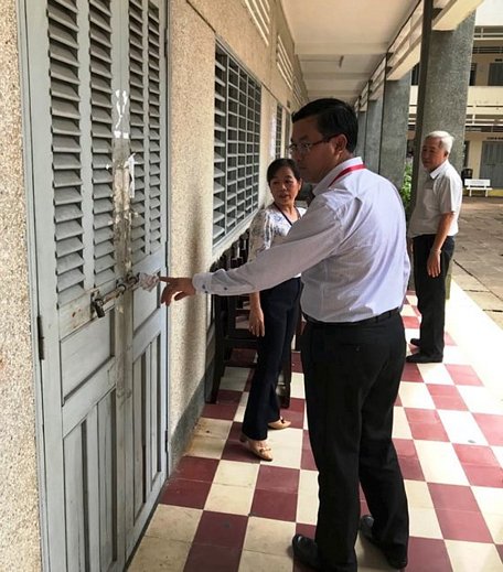 Đoàn công tác của Bộ GD-ĐT kiểm tra các phòng chấm thi ở tỉnh Bến Tre 