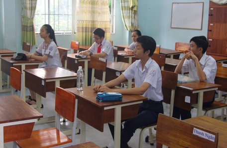 Các thí sinh tham dự kỳ thi tuyển sinh lớp 10 vào trường THPT Chuyên Nguyễn Bỉnh Khiêm năm học 2019- 2020.