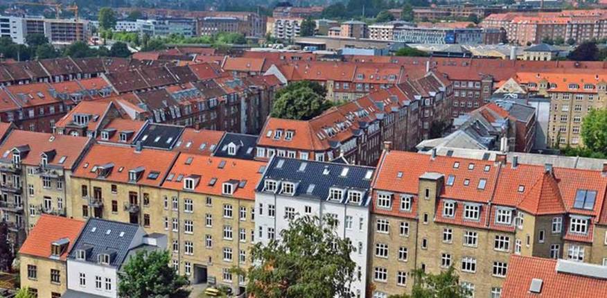 Đan Mạch. Thành phố Aarhus của Đan Mạch thường xuyên được xếp hạng trong số các thành phố hạnh phúc nhất thế giới. Đây cũng là một đô thị trẻ với 13% dân số là sinh viên.