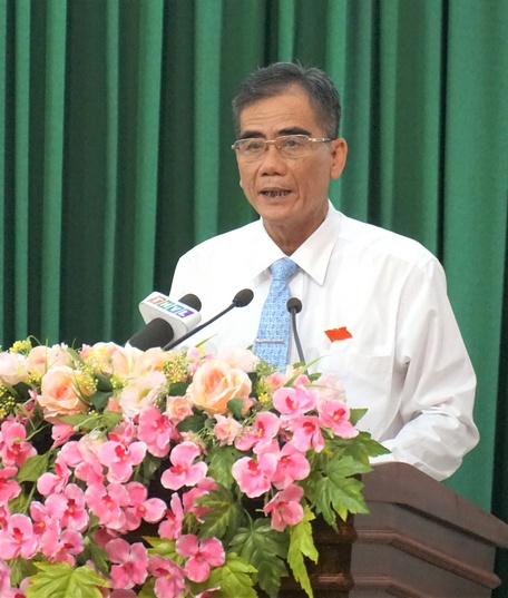 Ông Lê Quang Trung- Phó Chủ tịch thường trực UBND tỉnh báo cáo tình hình phát triển kinh tế xã hội.