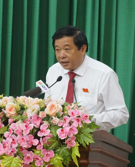 Chủ tịch HĐND tỉnh- Bùi Văn Nghiêm phát biểu tại phiên chất vấn.