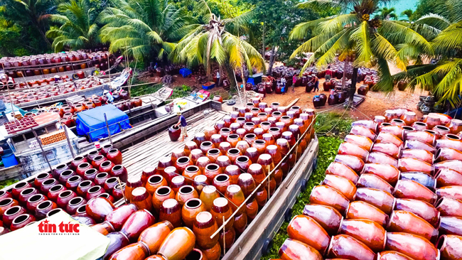 Sản phẩm lu Đại Hưng được người dân các tỉnh Đồng bằng sông Cửu Long ưa chuộng và còn xuất khẩu sang Campuchia. 