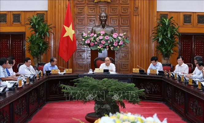 Thủ tướng Nguyễn Xuân Phúc chủ trì cuộc họp. Ảnh: Dương Giang/TTXVN