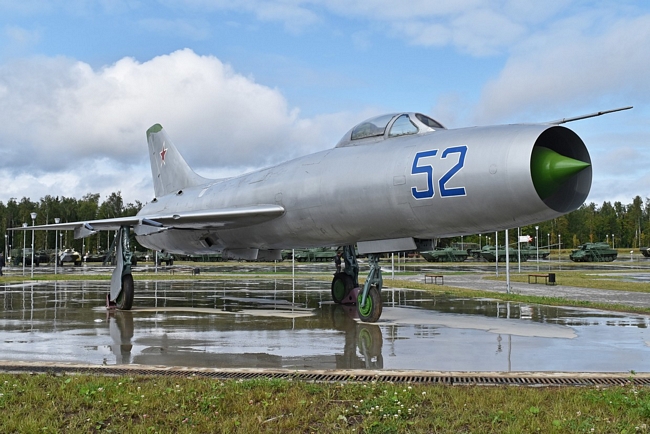 Máy bay Su-9