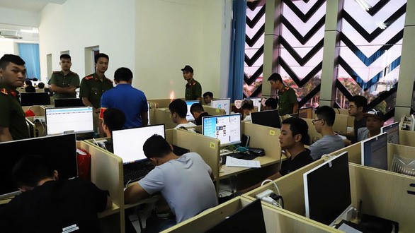 Bên trong một tòa nhà nơi đặt các máy tính kết nối Internet để các nghi phạm người Trung Quốc vận hành đường dây tổ chức đánh bạc trực tuyến - Ảnh: Bộ Công an