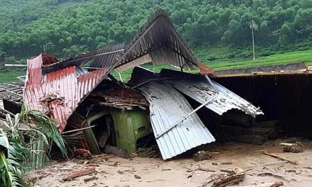  Mưa lũ khiến nhiều nhà dân tại xã Na Mèo, huyện Quan Sơn, tỉnh Thanh Hóa bị đổ sập, hư hỏng. (Ảnh: TTXVN)