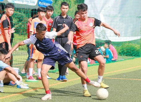 Bóng đá U.15 tại Vĩnh Long đang thu hút nhiều đội bóng tham gia.