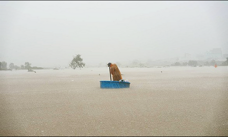Mưa dồn dập nhiều ngày liền khiến nhiều nơi ở Phú Quốc chìm trong nước - Ảnh: DUY KHÁNH