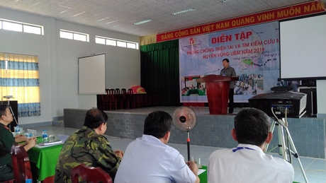 Bí thư Tỉnh ủy- Trần Văn Rón phát biểu chỉ đạo tại buổi diễn tập.