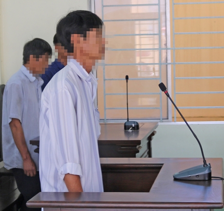Bị cáo Huỳnh Văn Thạch tại phiên tòa xét xử.