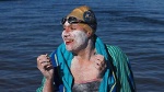 Nữ bệnh nhân ung thư lập kỷ lục bơi 4 lần không nghỉ qua Eo biển Manche