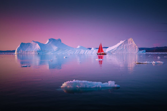 Theo nhóm tác giả, chỉ riêng mùa hè này, 40 tàu du lịch đã ghé thăm thị trấn nhỏ Ilulissat nằm ở bờ biển phía tây Greenland - Ảnh: Albert