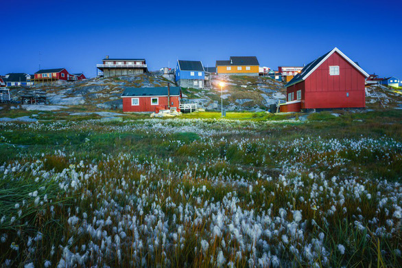 Những ngôi nhà nhiều màu sắc ở Greenland - Ảnh: Albert