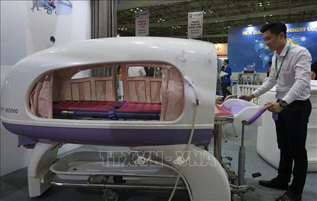 Sản phẩm giường tắm cho người bệnh do Nhật Bản sản xuất lần đầu tiên được giới thiệu tại Việt Nam. 