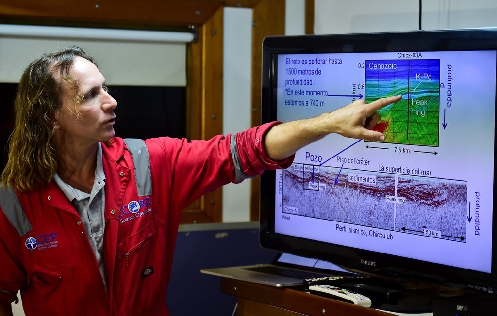 Tiến sĩ Gulick, nhà vật lý địa chất trên tàu Myrtle năm 2016. Ảnh: AFP