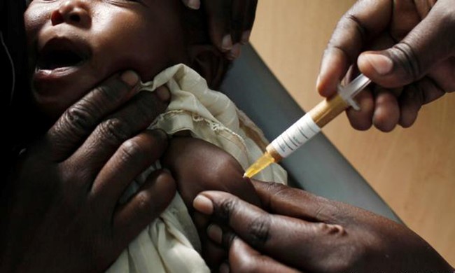Khoảng 300.000 trẻ em tại Kenya sẽ được tiêm vaccine chống sốt rét. Ảnh: AP
