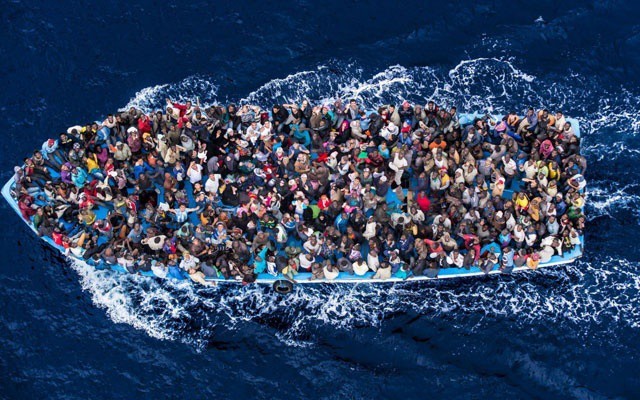Hơn 300 người đã được hải quân Libya giải cứu. Ảnh minh họa: Massimo Sestini/eyevine.