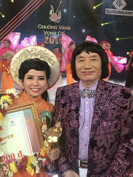 NSND Minh Vương chúc mừng thí sinh Quách Thị Diễm Ngọc