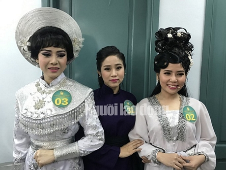 Ba thí sinh: Nguyễn Thị Mỹ Tiên, Lê Hồng Trang và Quách Thị Diễm Ngọc chuẩn bị dự thi đêm chung kết xếp hạng