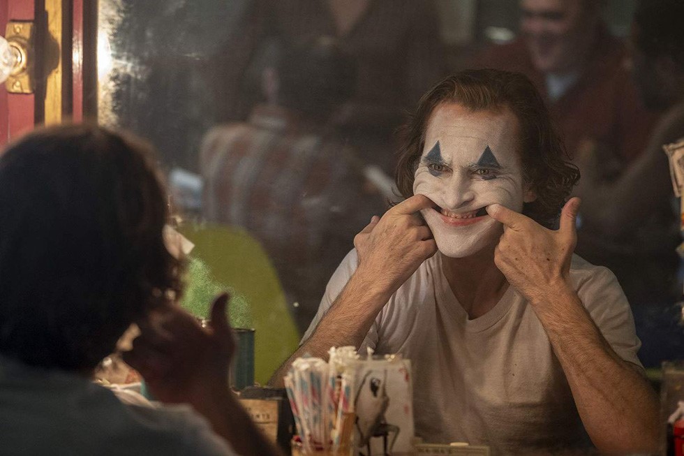Joker không có nổi một nụ cười thực sự cho đến tận những giây cuối - Ảnh: DC FILMS