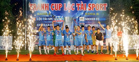Chiếc cúp vô địch của giải thuộc về đội Lộc Tài Sport.