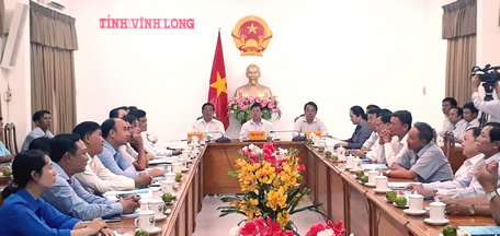 Đồng chí Trần Văn Rón- Ủy viên Trung ương Đảng, Bí thư Tỉnh ủy chủ trì hội nghị tại điểm cầu Vĩnh Long.