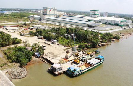 Khu công nghiệp Bình Minh thuận lợi trong đường bộ lẫn đường sông.
