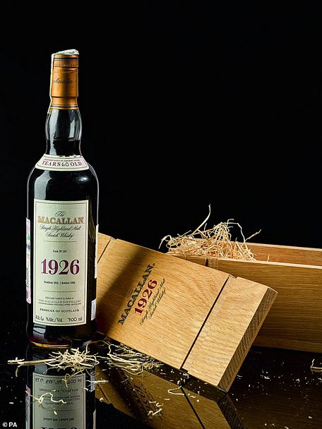 Chai whisky mạch nha đơn cất Macallan được sản xuất vào năm 1926 và có tuổi đời 60 năm. Ảnh: PA