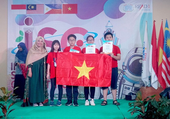 Bốn học sinh Việt Nam đoạt huy chương Vàng tại Kỳ thi Khoa học Quốc tế ISC năm 2019 - Ảnh: TTXVN