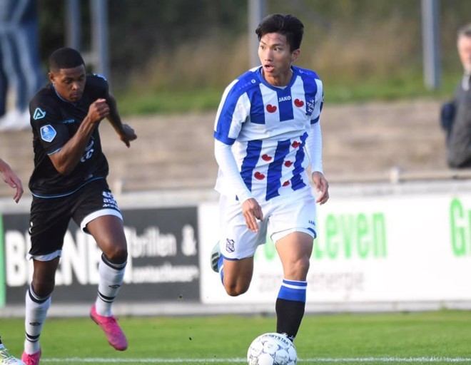 Đoàn Văn Hậu được ra sân ở đội trẻ, nhưng chưa có cơ hội đá cho đội 1 (Ảnh: SC Heerenveen).