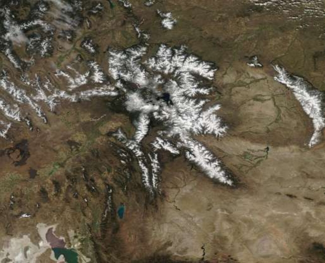 Dãy núi Rocky. Tuyết sớm phủ trắng phần ngọn của dãy núi Rocky trải dài các bang Utah, Wyoming, Montana và Colorado ở Mỹ.