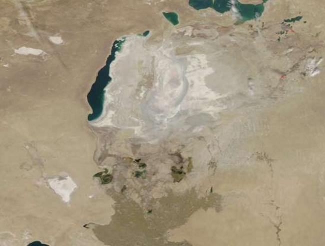 Biển Aral. Từng là một trong 4 Hồ lớn của Trái Đất, Biển Aral bắt đầu cạn nức nghiêm trọng trong những năm gần đây và hiện chỉ còn khoảng 10% lượng nước.