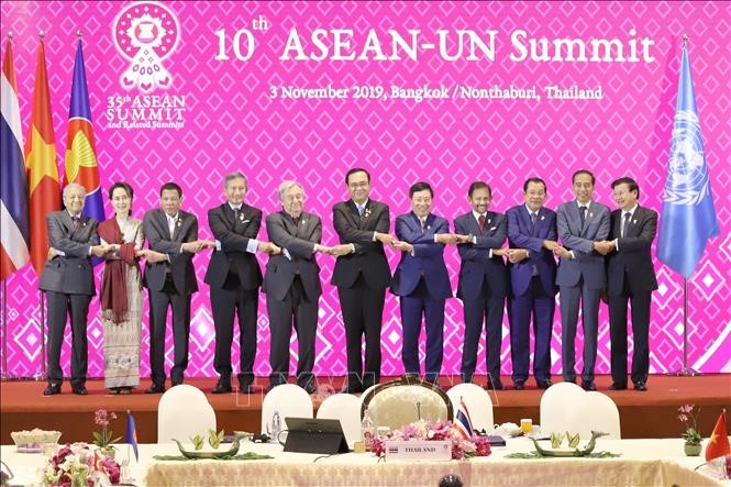 Lãnh đạo các nước ASEAN và Tổng thư ký Liên hợp quốc Antonio Guterres chụp ảnh chung. Ảnh: Ngọc Quang/TTXVN