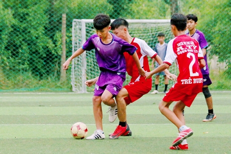 Vũng Liêm là đơn vị đầu tiên trong tỉnh chức giải đấu để tuyển chọn các VĐV cho đội bóng khối trường THCS.