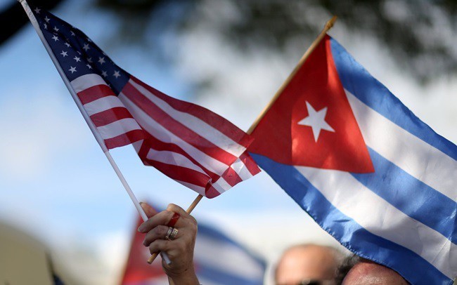 Quốc kỳ Mỹ - Cuba. Ảnh: CNN
