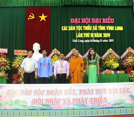  Đại hội bầu ra 5 đại biểu ưu tú tham dự Đại hội Đại biểu toàn quốc các DTTS lần thứ II tại Hà Nội.