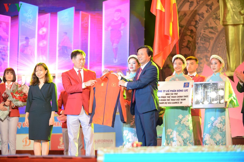 Trang phục chính thức của Đoàn Thể thao Việt Nam tham dự SEA Games 30.